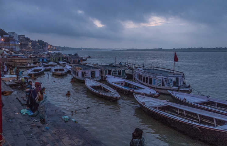 08 - India - Varanasi - rio Ganges - amanecer